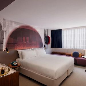 Standard Zimmer mit Kingsize-Bett
